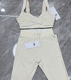 Yoga Set ( Alo)